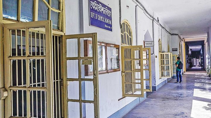 ছুটি বাড়ছেই, নেই সুনির্দিষ্ট পরিকল্পনা