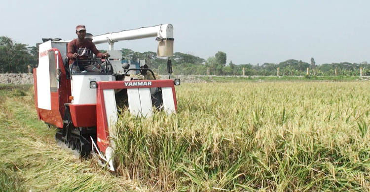 কৃষি যন্ত্রপাতি কৃষকের নাগালের বাইরে