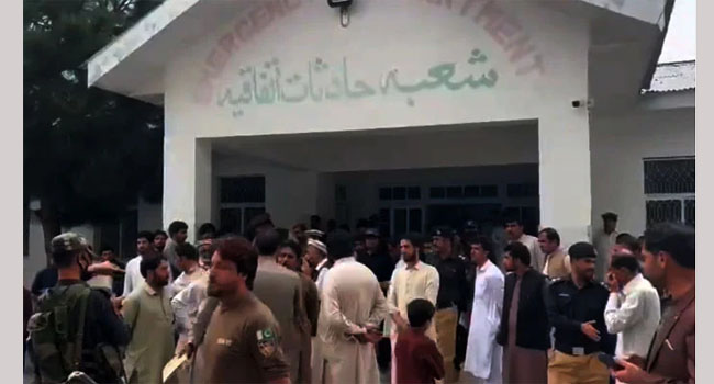 পাকিস্তানে দুর্বৃত্তদের গুলিতে একই প্রতিষ্ঠানের ৮ শিক্ষক নিহত