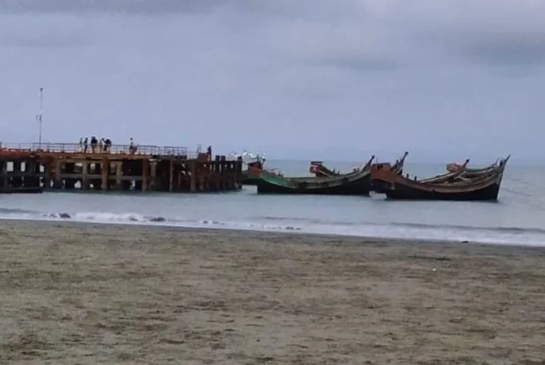 টেকনাফ সীমান্তে মিয়ানমারের গোলাগুলির শব্দ