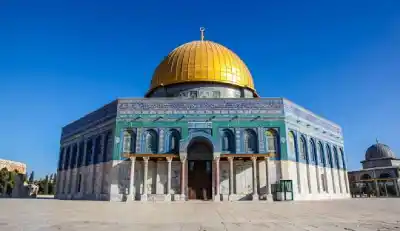 দীর্ঘ ৩৭ দিন ধরে অবরুদ্ধ ইসলামের প্রথম কিবলা!