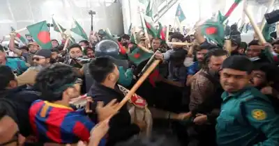 কলকাঠি নাড়ছে দিল্লির দালালরা! কলকাঠি নাড়ছে দিল্লির দালালরা!